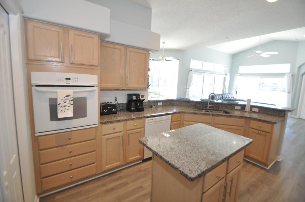 Sunset Bay Beautiful Pool Home - Bring Your Boat Or Jet Ski - Canal With Dock- Sleeps 10 - 4 Bd Palm Coast Exterior photo